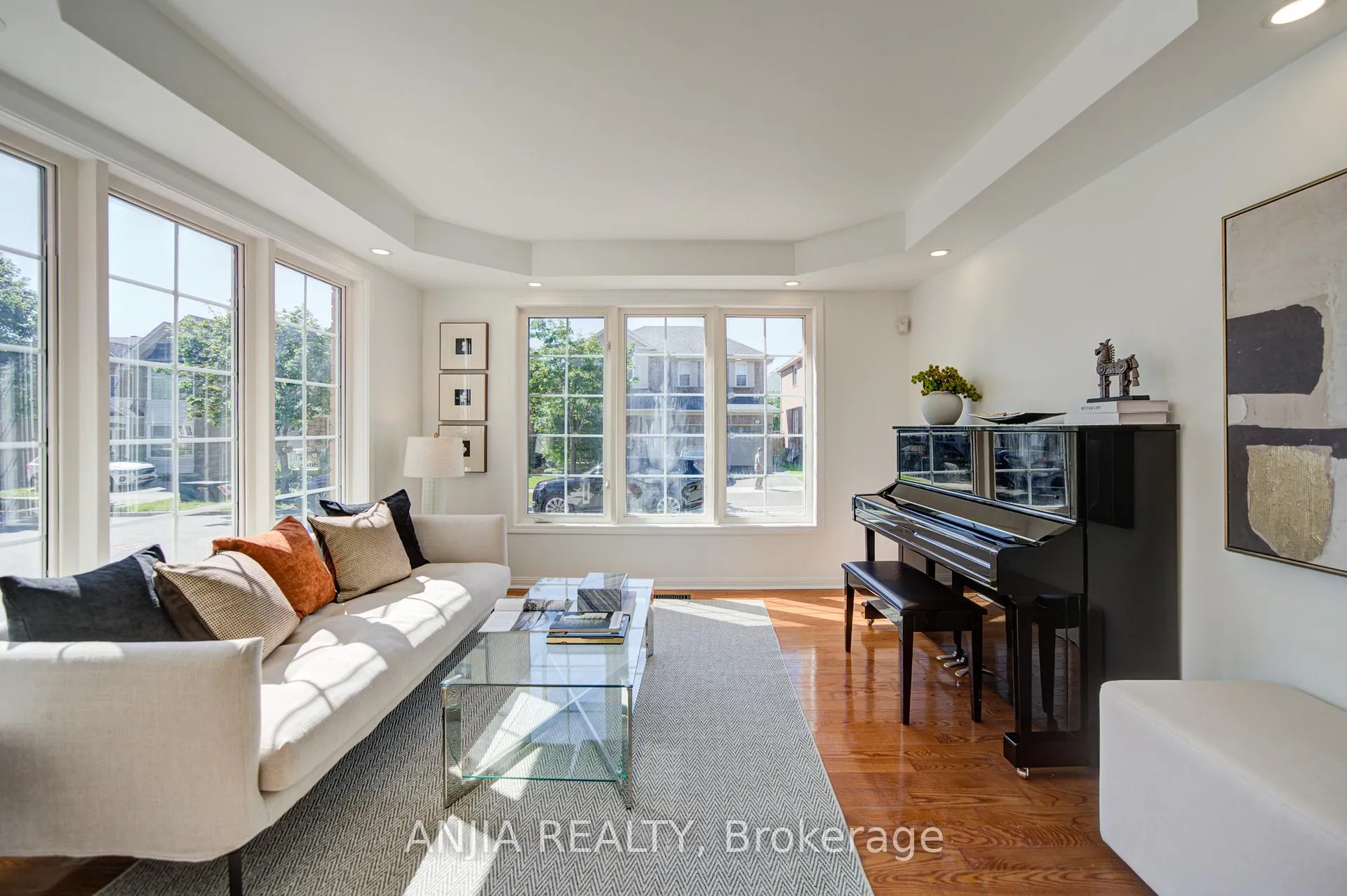 Photo 7 of 136 Winston Castle Drive, Markham, Rural Markham — HOMEH