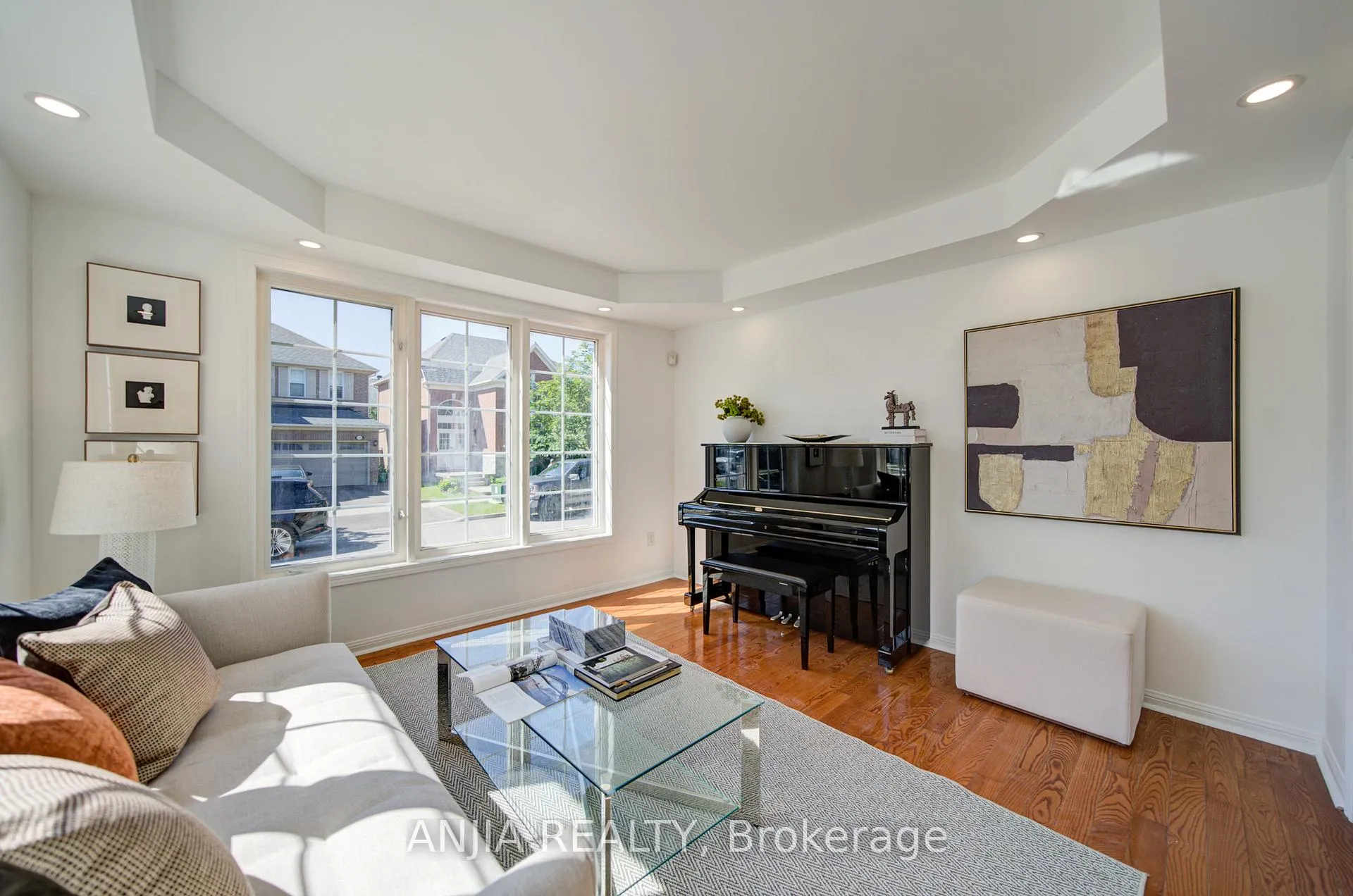 Photo 8 of 136 Winston Castle Drive, Markham, Rural Markham — HOMEH