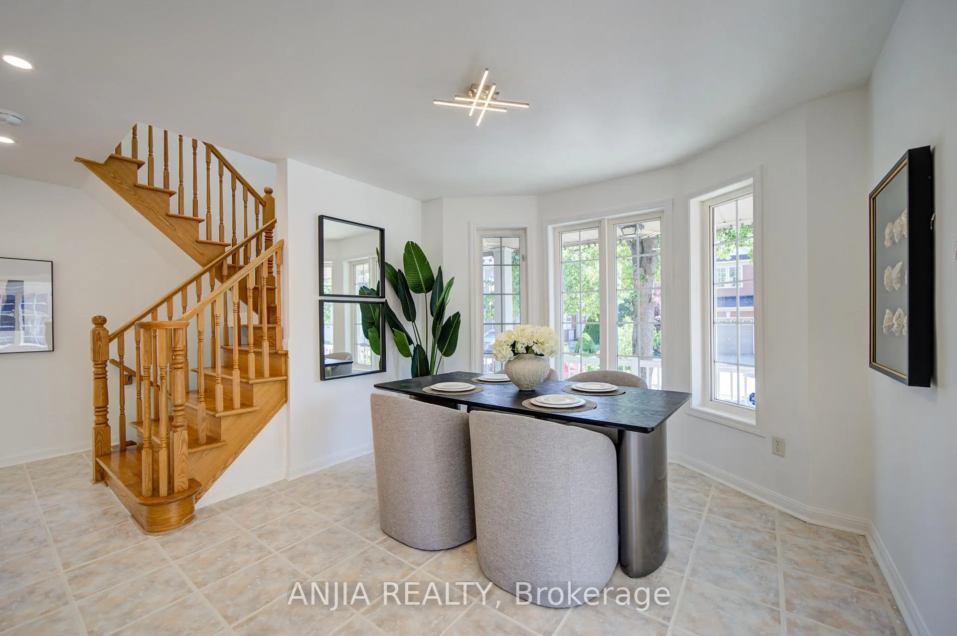 Photo 10 of 136 Winston Castle Drive, Markham, Rural Markham — HOMEH