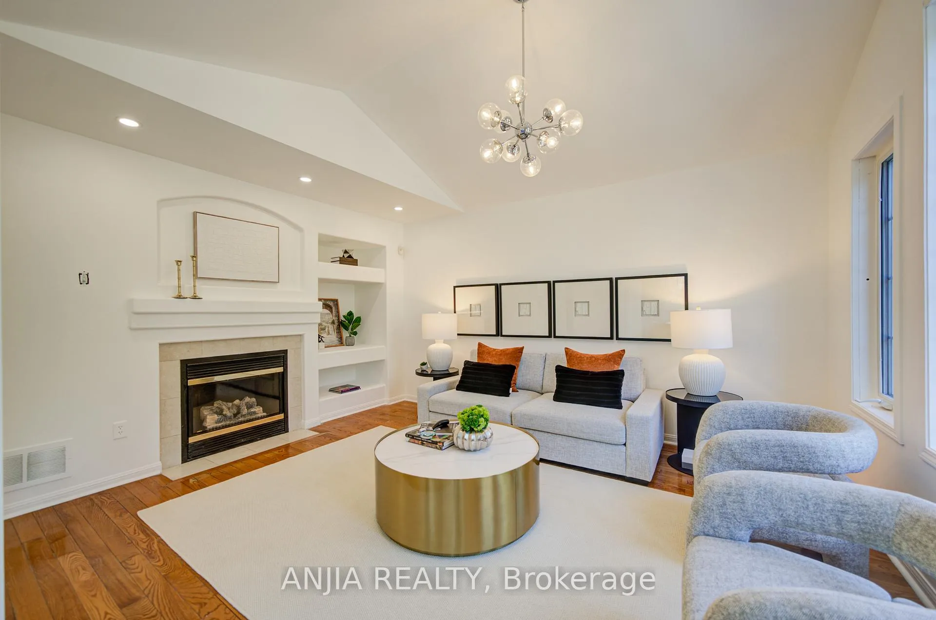 Photo 15 of 136 Winston Castle Drive, Markham, Rural Markham — HOMEH