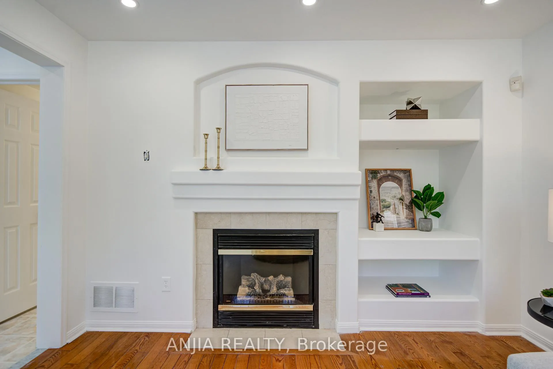 Photo 18 of 136 Winston Castle Drive, Markham, Rural Markham — HOMEH