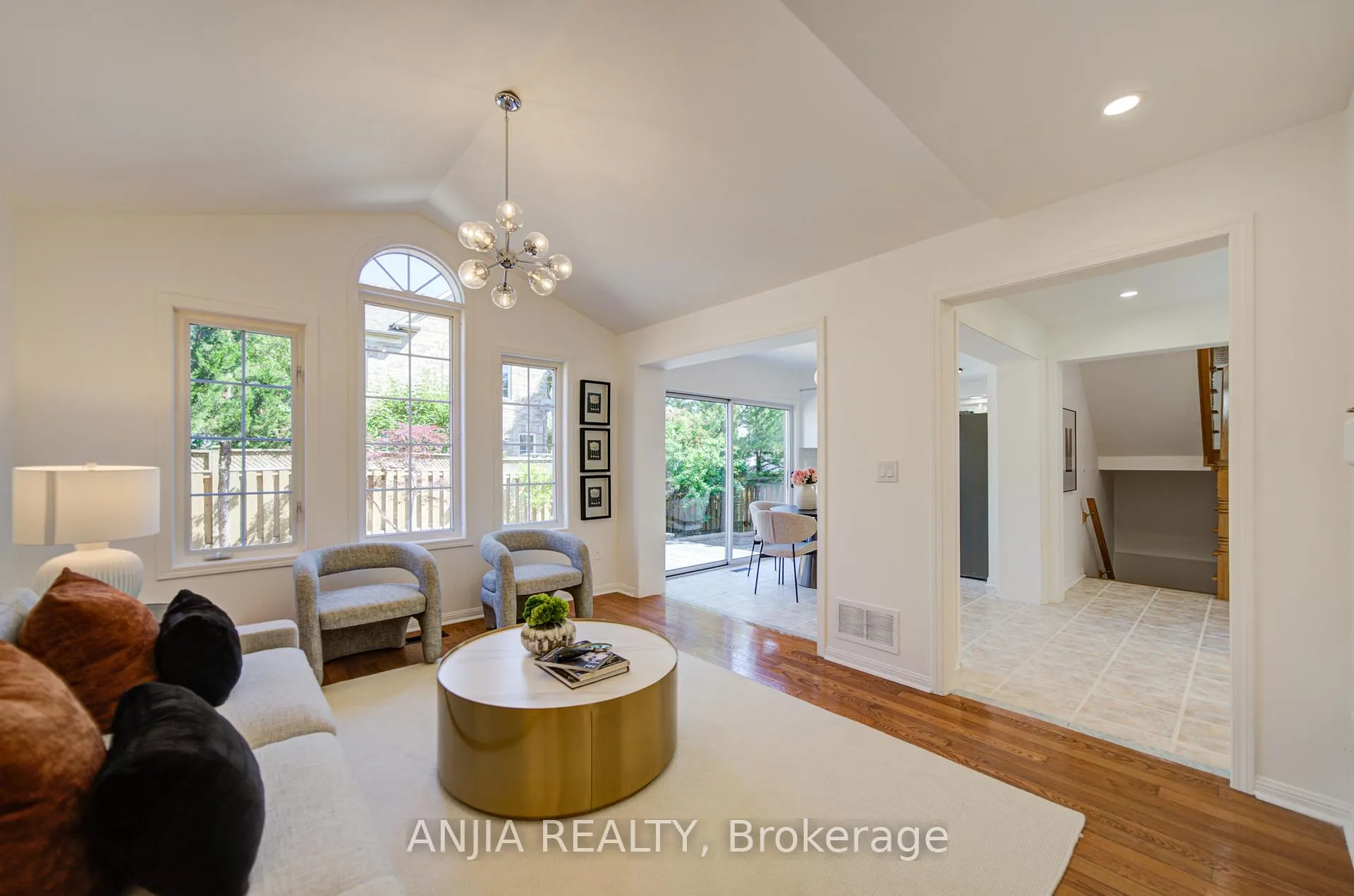 Photo 20 of 136 Winston Castle Drive, Markham, Rural Markham — HOMEH