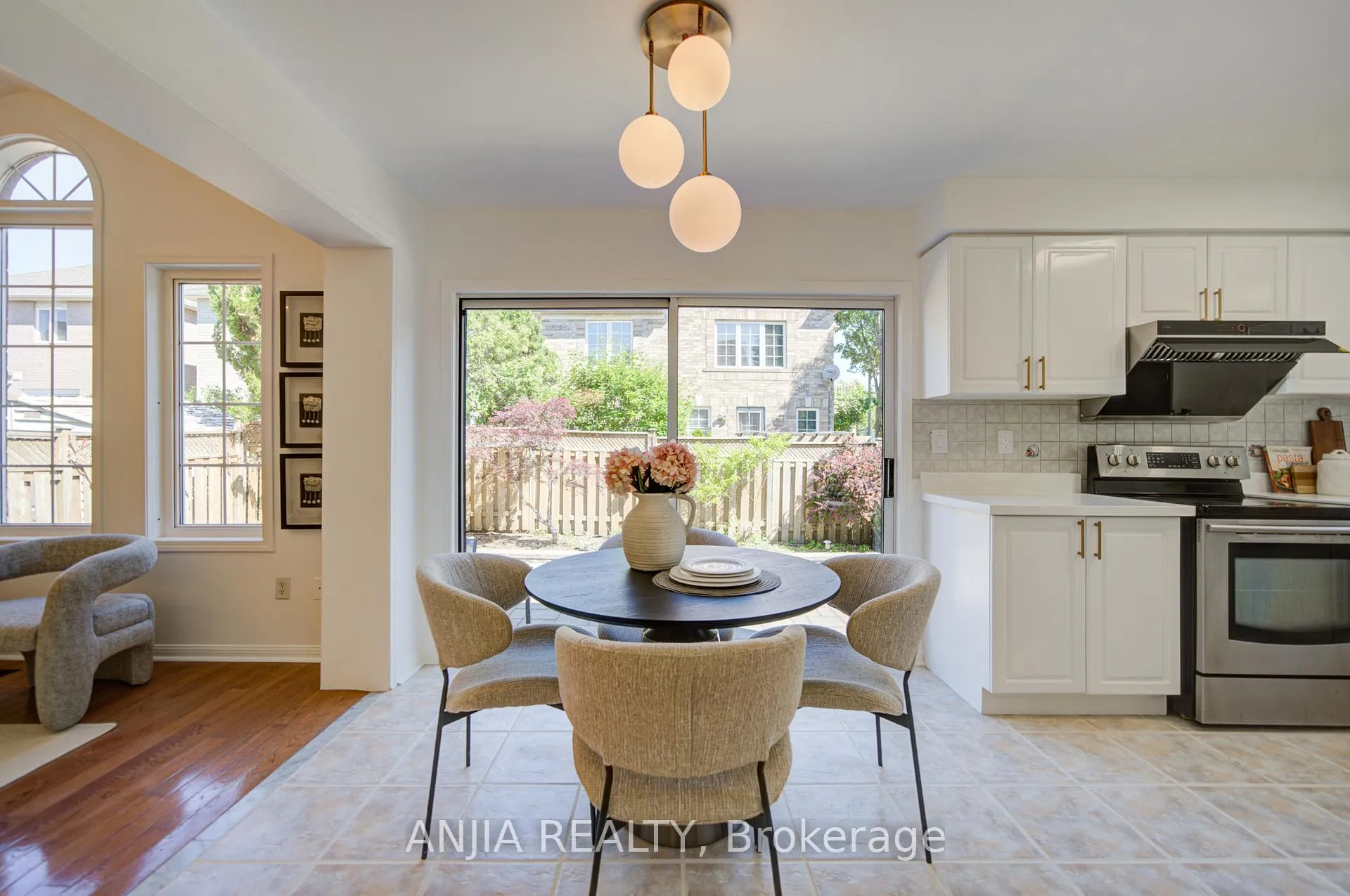 Photo 22 of 136 Winston Castle Drive, Markham, Rural Markham — HOMEH