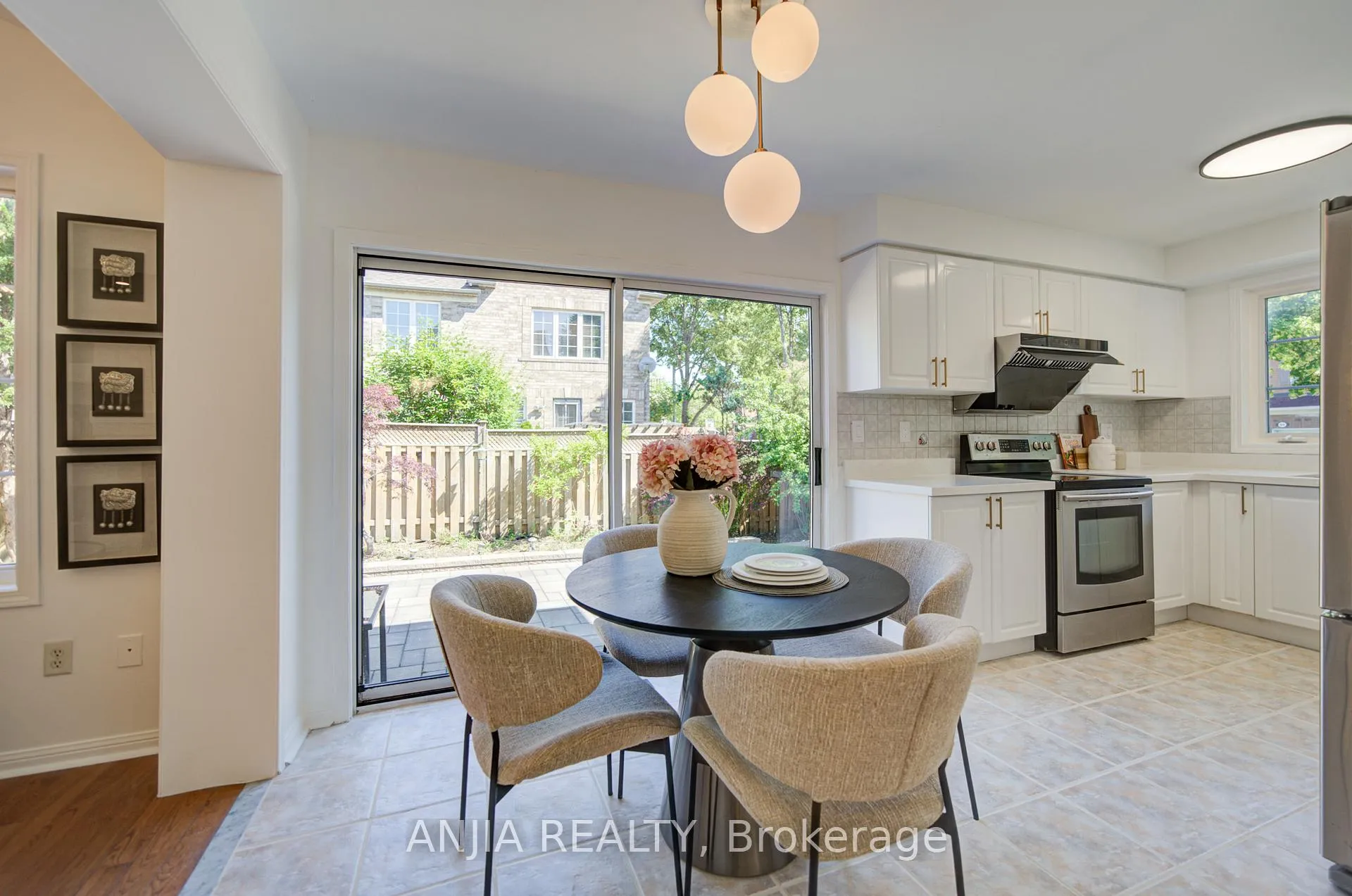 Photo 23 of 136 Winston Castle Drive, Markham, Rural Markham — HOMEH