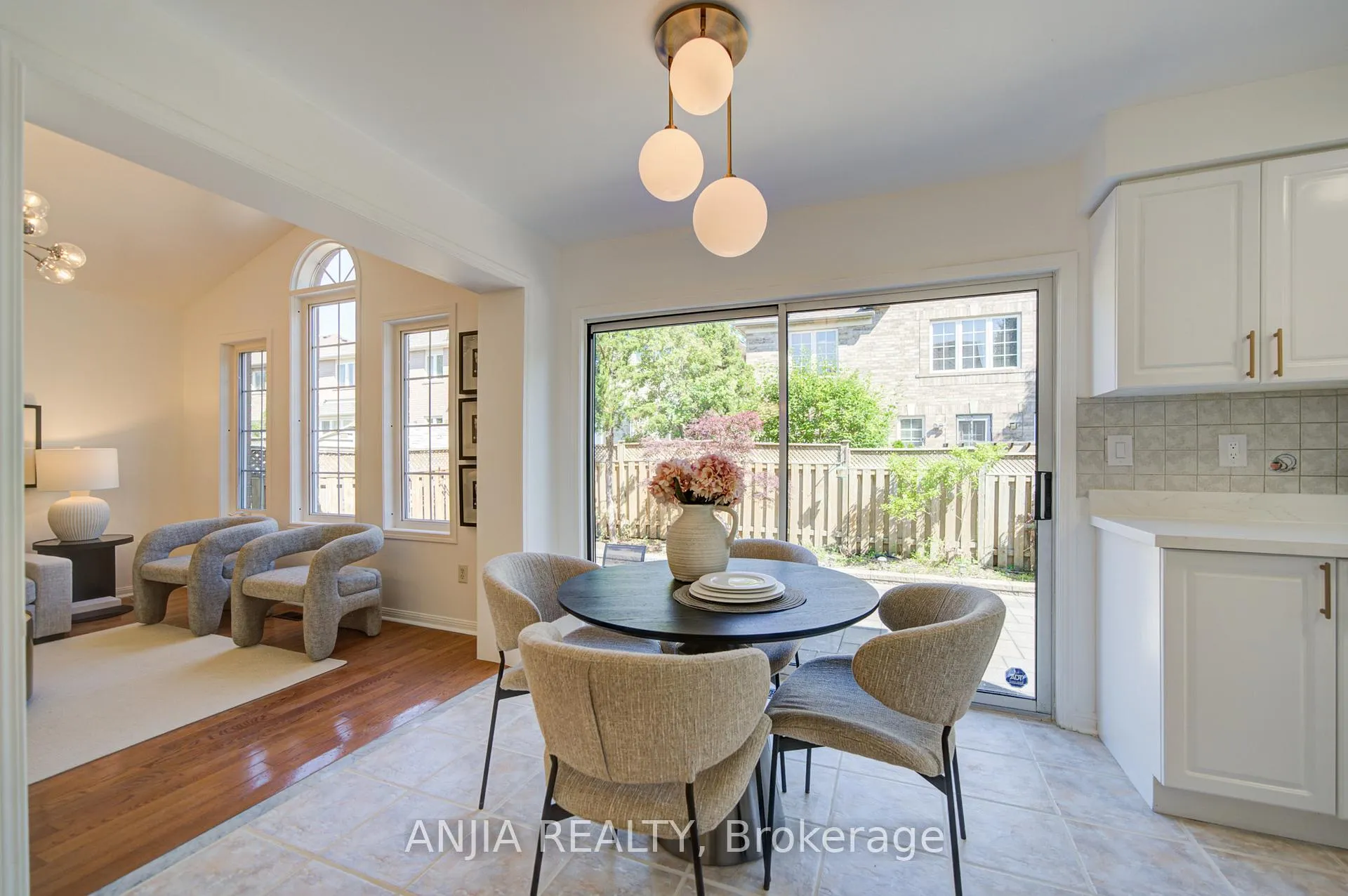Photo 24 of 136 Winston Castle Drive, Markham, Rural Markham — HOMEH