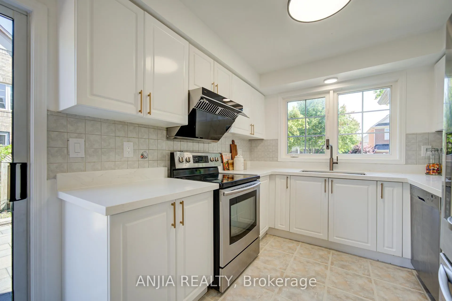 Photo 25 of 136 Winston Castle Drive, Markham, Rural Markham — HOMEH