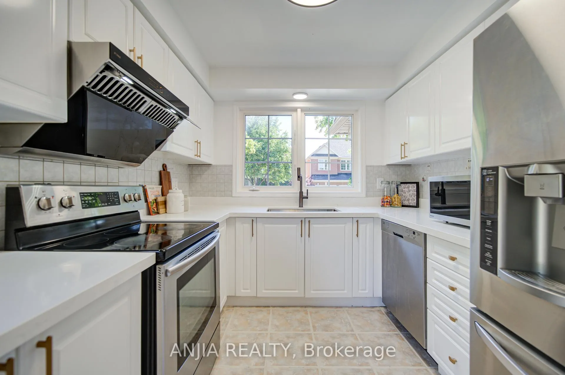 Photo 26 of 136 Winston Castle Drive, Markham, Rural Markham — HOMEH