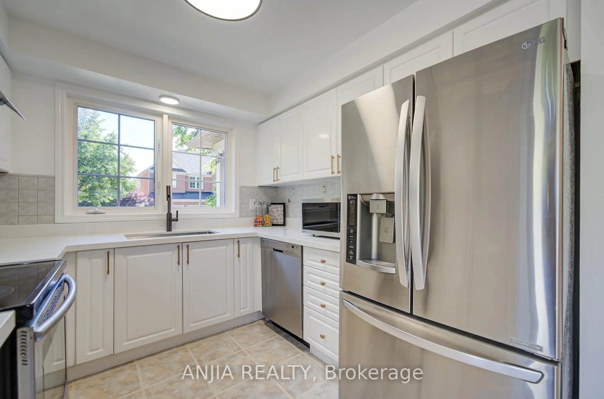 Photo 27 of 136 Winston Castle Drive, Markham, Rural Markham — HOMEH