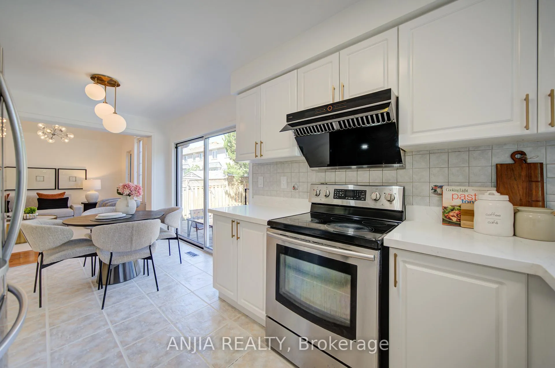 Photo 28 of 136 Winston Castle Drive, Markham, Rural Markham — HOMEH