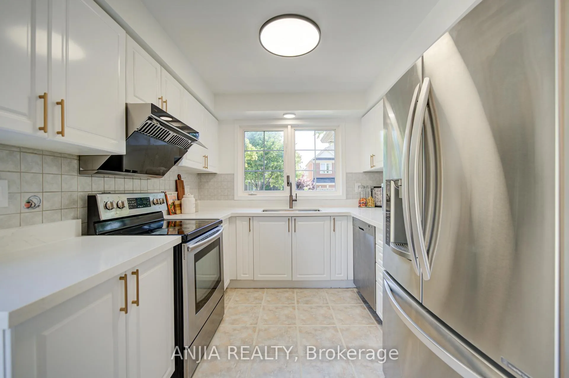 Photo 29 of 136 Winston Castle Drive, Markham, Rural Markham — HOMEH