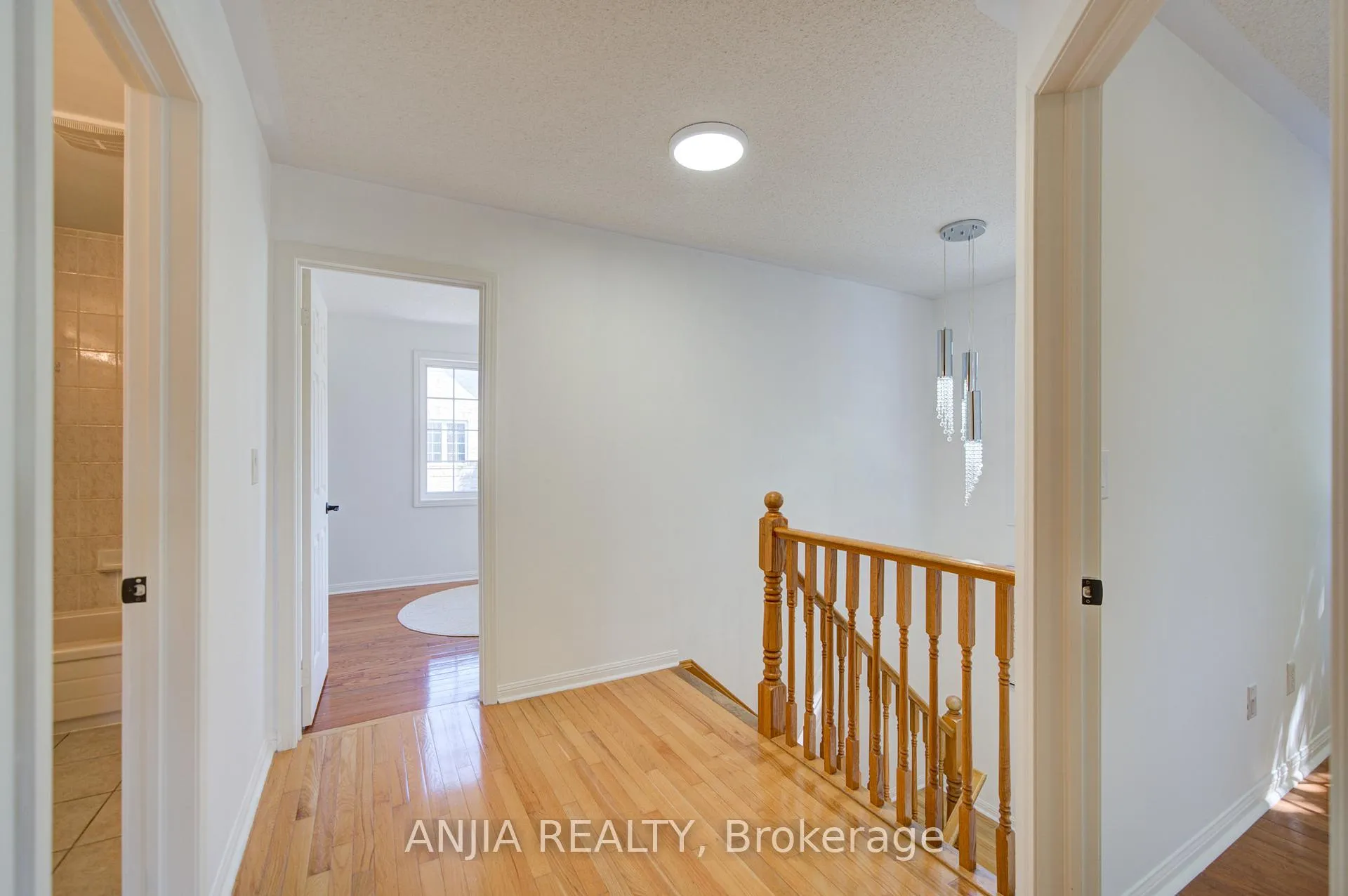 Photo 31 of 136 Winston Castle Drive, Markham, Rural Markham — HOMEH
