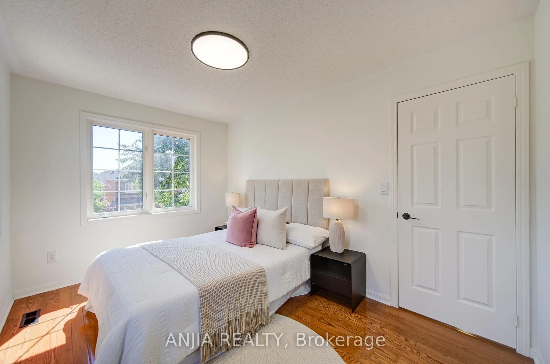 Photo 34 of 136 Winston Castle Drive, Markham, Rural Markham — HOMEH