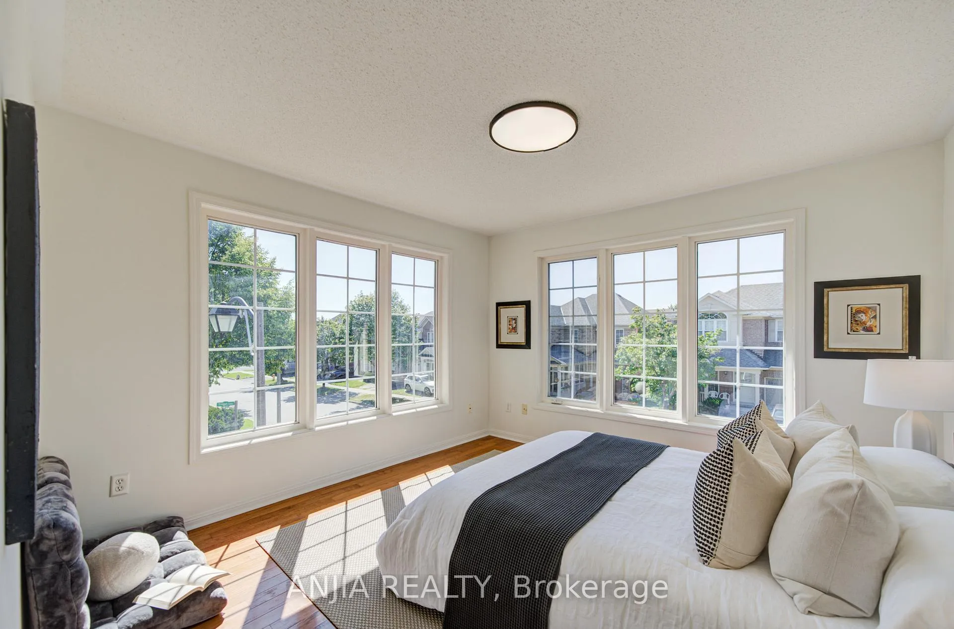 Photo 36 of 136 Winston Castle Drive, Markham, Rural Markham — HOMEH
