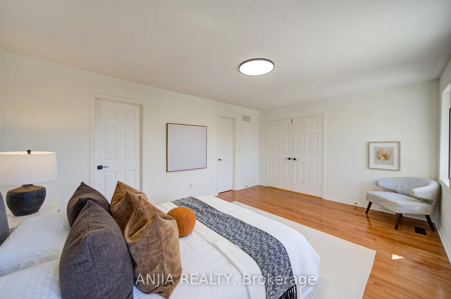 Photo 42 of 136 Winston Castle Drive, Markham, Rural Markham — HOMEH