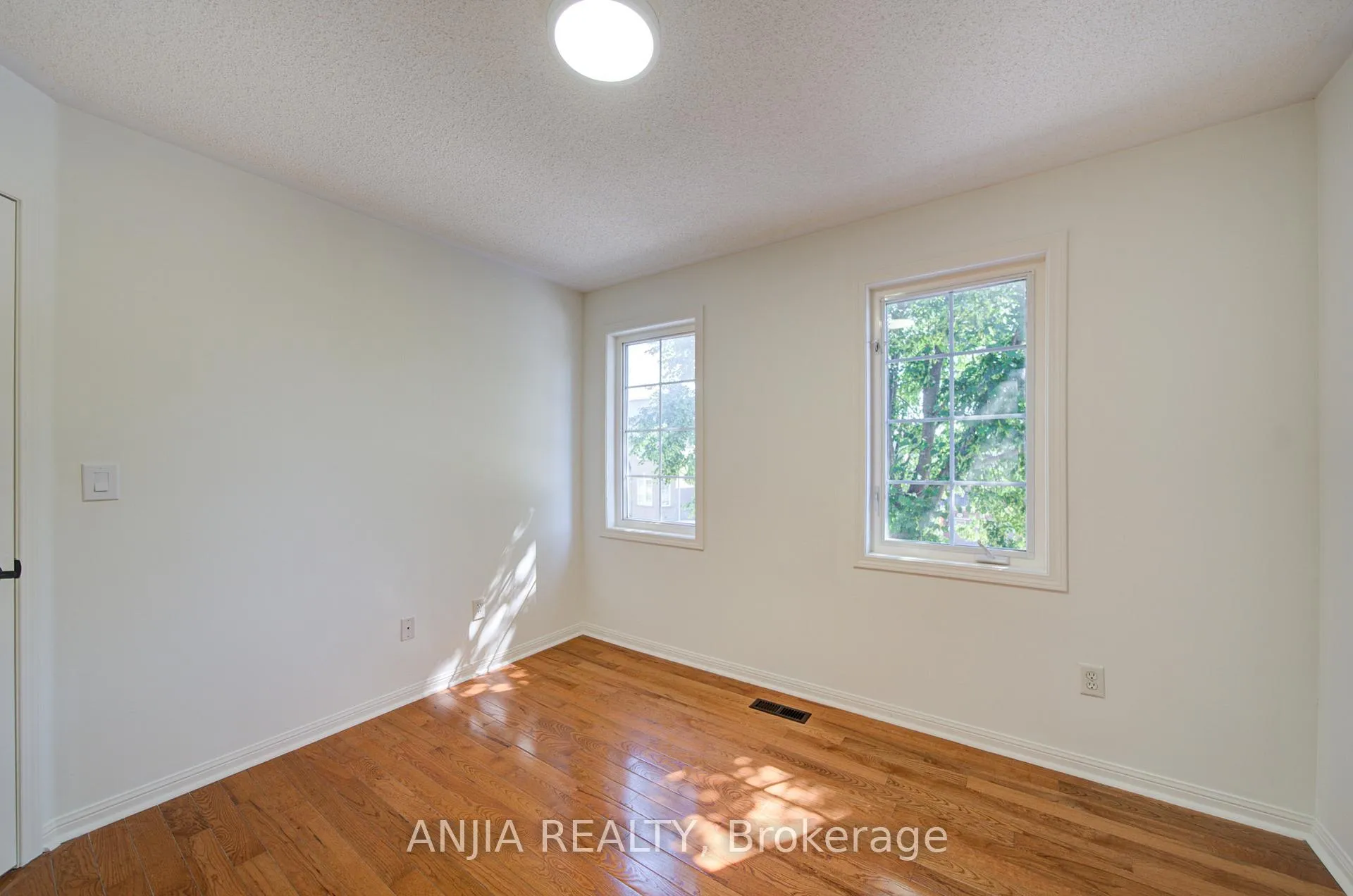 Photo 45 of 136 Winston Castle Drive, Markham, Rural Markham — HOMEH