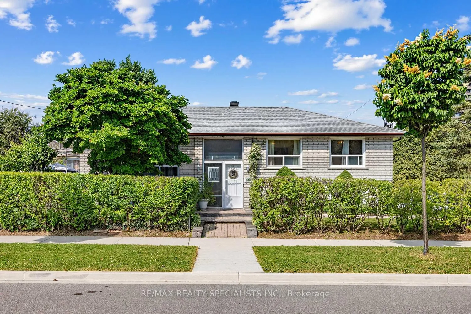 Photo 1 of 39 Castle Green Crescent, Etobicoke, Kingsview Village-The Westway — HOMEH