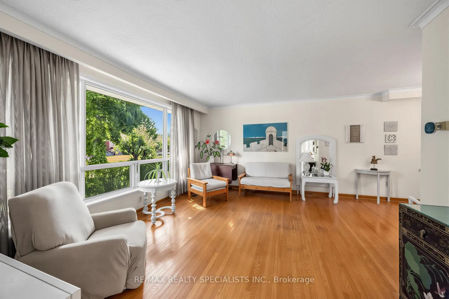 Photo 4 of 39 Castle Green Crescent, Etobicoke, Kingsview Village-The Westway — HOMEH