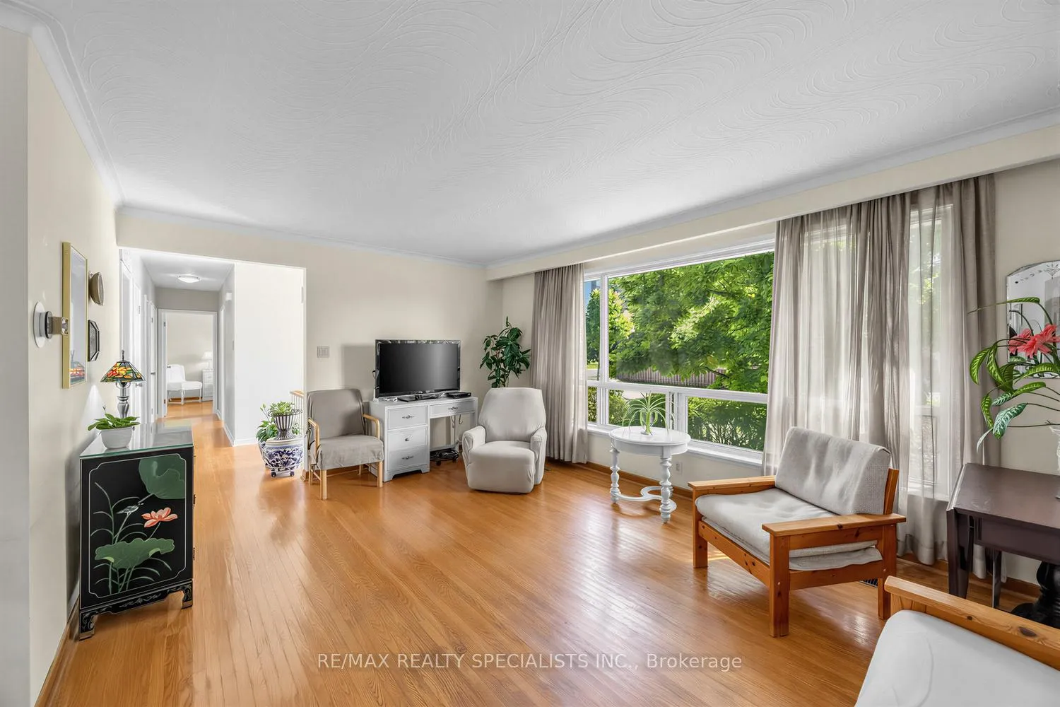 Photo 5 of 39 Castle Green Crescent, Etobicoke, Kingsview Village-The Westway — HOMEH