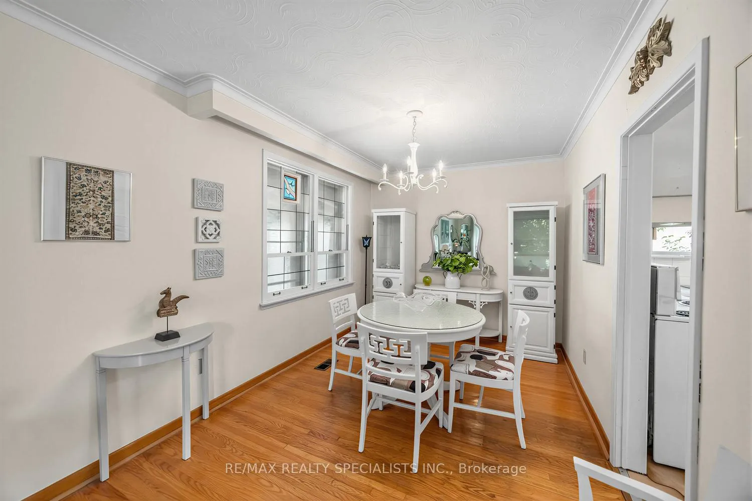 Photo 8 of 39 Castle Green Crescent, Etobicoke, Kingsview Village-The Westway — HOMEH