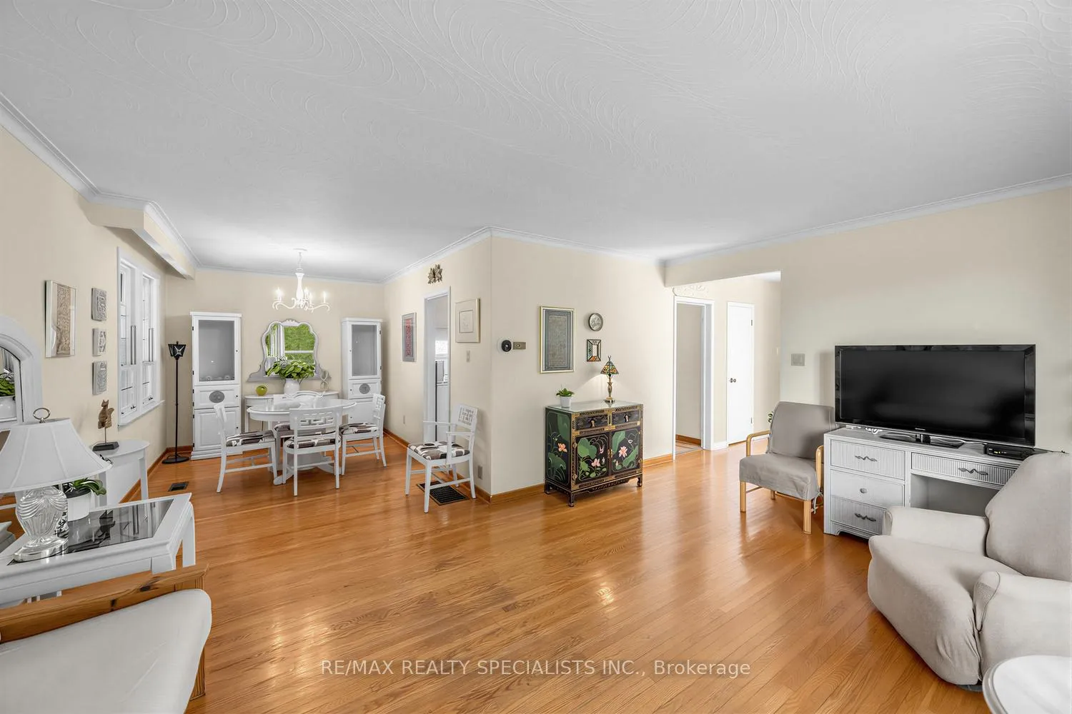 Photo 9 of 39 Castle Green Crescent, Etobicoke, Kingsview Village-The Westway — HOMEH