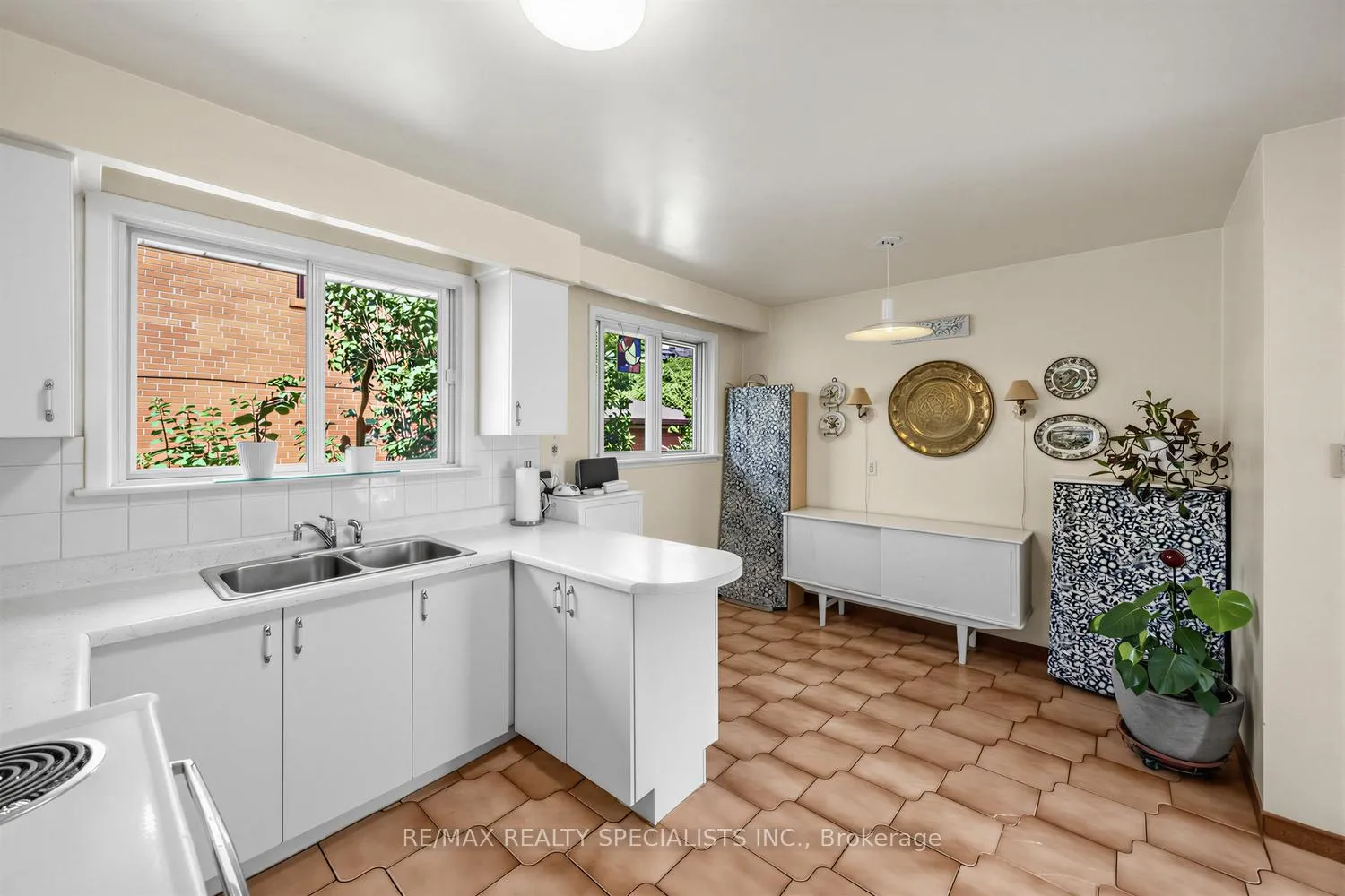 Photo 14 of 39 Castle Green Crescent, Etobicoke, Kingsview Village-The Westway — HOMEH