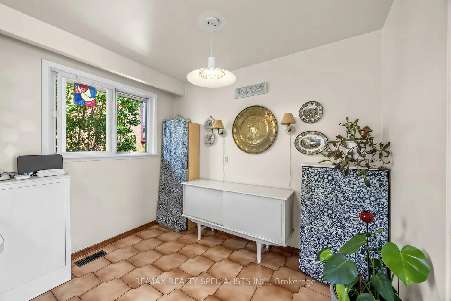 Photo 15 of 39 Castle Green Crescent, Etobicoke, Kingsview Village-The Westway — HOMEH