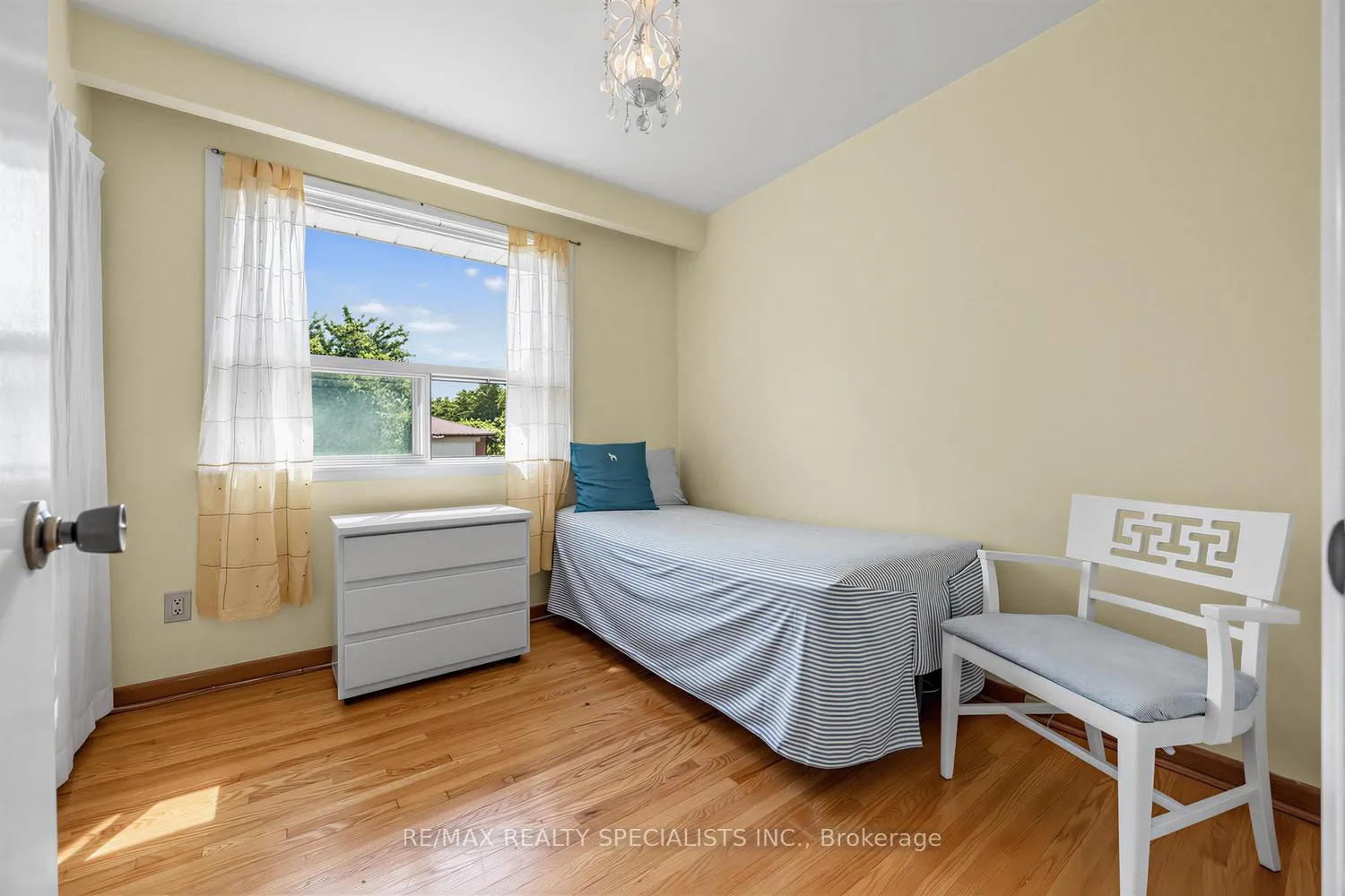 Photo 18 of 39 Castle Green Crescent, Etobicoke, Kingsview Village-The Westway — HOMEH