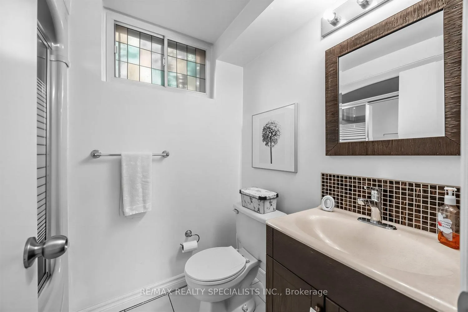 Photo 20 of 39 Castle Green Crescent, Etobicoke, Kingsview Village-The Westway — HOMEH