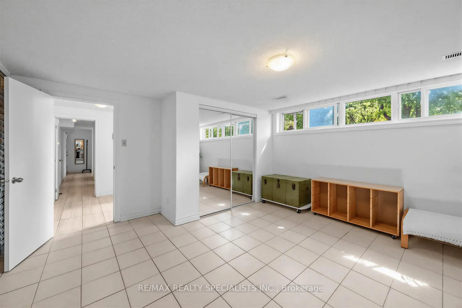 Photo 25 of 39 Castle Green Crescent, Etobicoke, Kingsview Village-The Westway — HOMEH