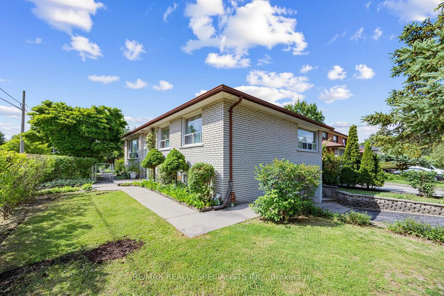 Photo 34 of 39 Castle Green Crescent, Etobicoke, Kingsview Village-The Westway — HOMEH