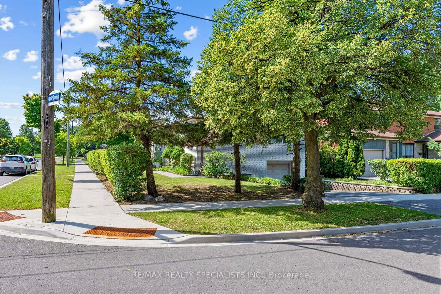 Photo 32 of 39 Castle Green Crescent, Etobicoke, Kingsview Village-The Westway — HOMEH