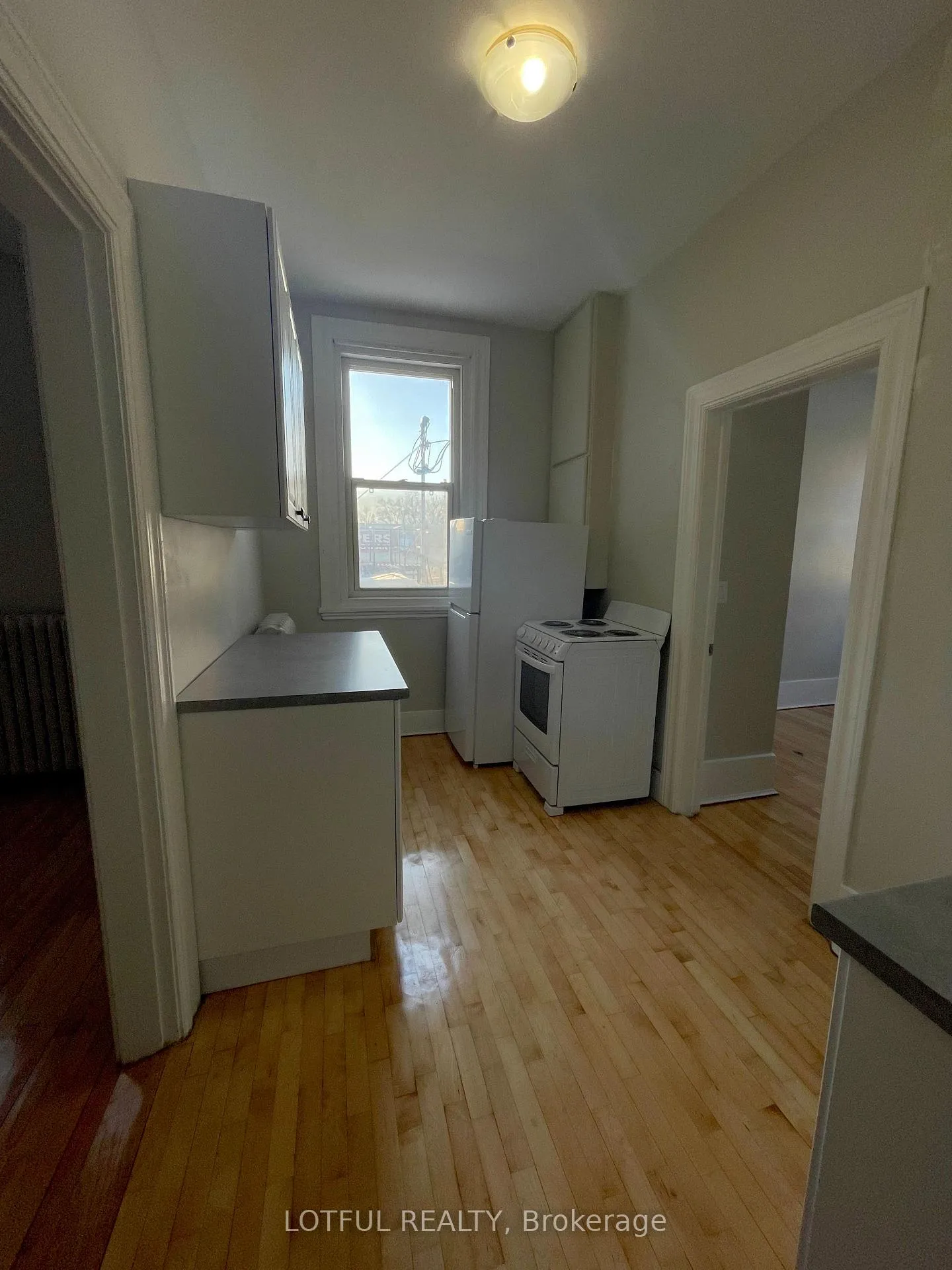 Photo 6 of Unit 3, 4-1/2 Russell Street E, Smiths Falls, Smiths Falls — HOMEH