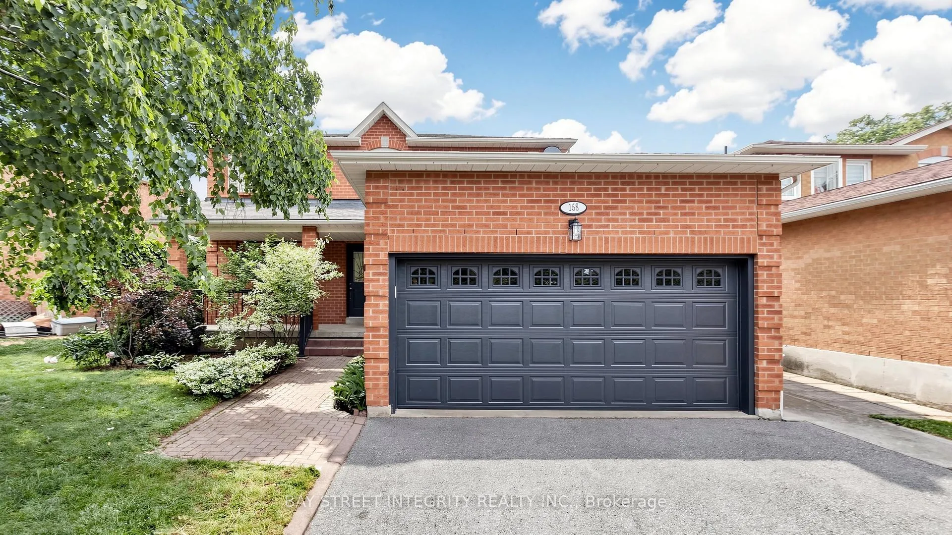 Photo 2 of 158 Largo Crescent, Vaughan, Maple — HOMEH