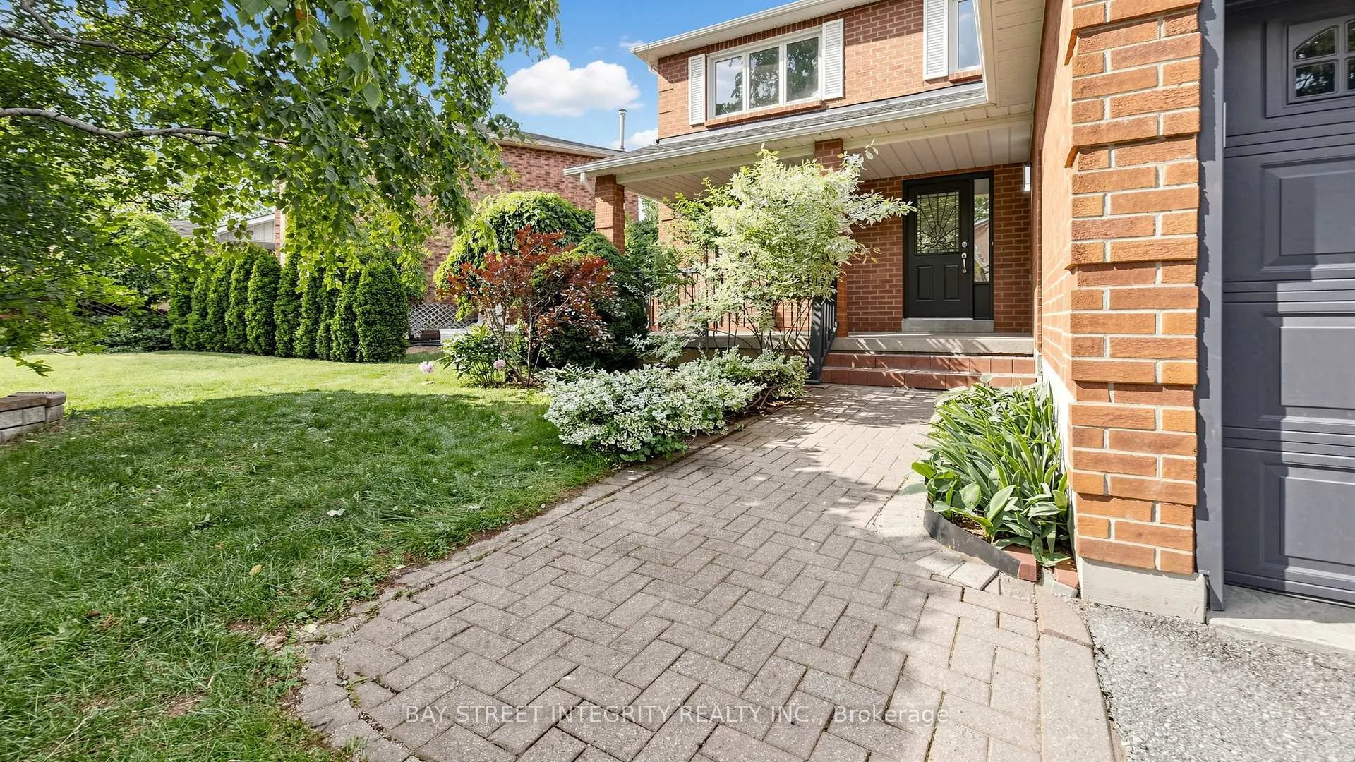 Photo 3 of 158 Largo Crescent, Vaughan, Maple — HOMEH
