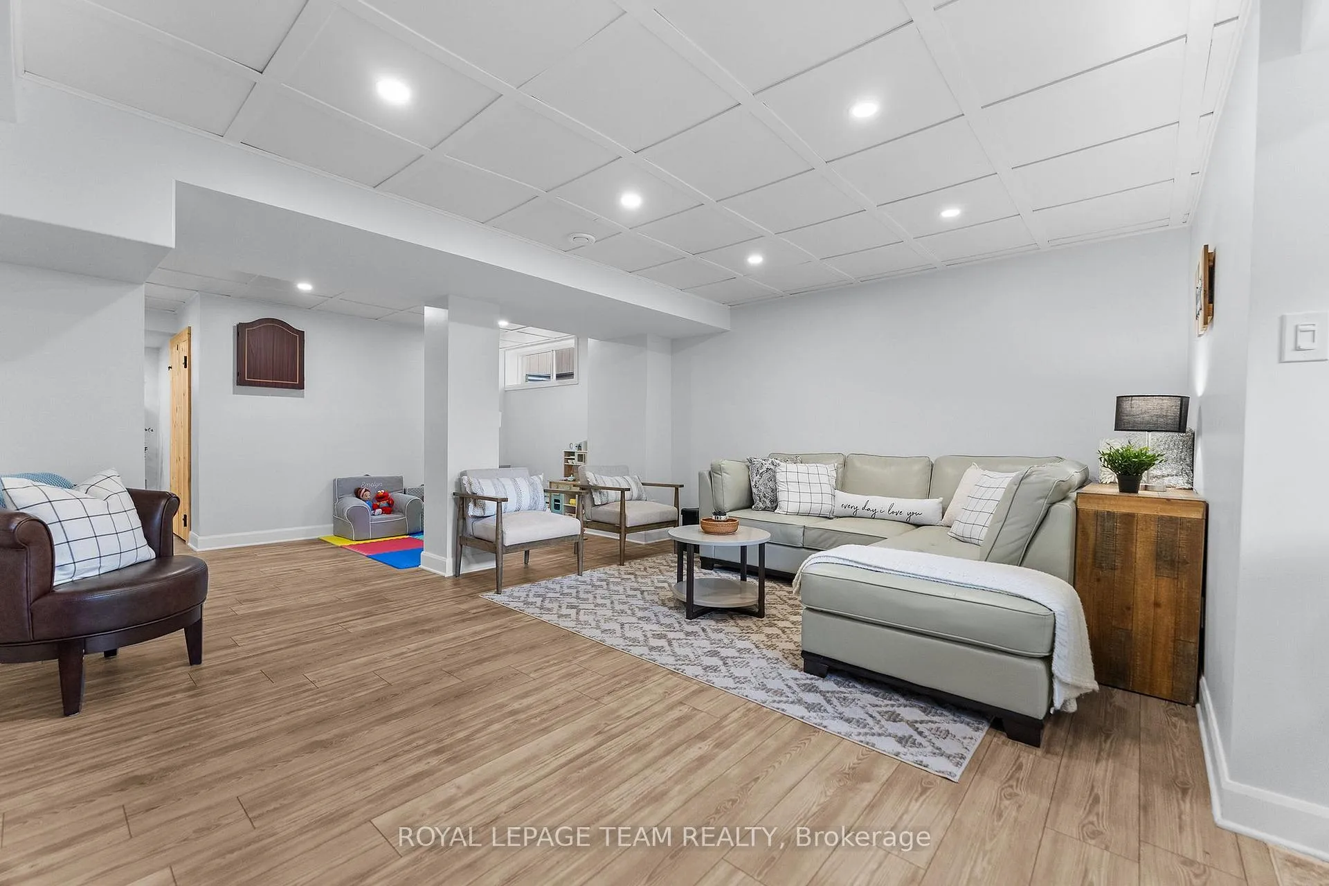 Photo 33 of 14 Newcastle Avenue, Ottawa, Kanata - Morgan's Grant/South March — HOMEH