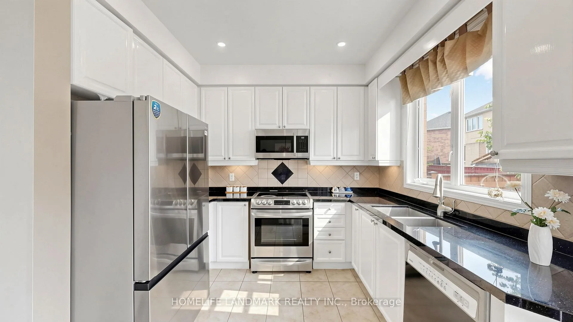Photo 14 of 22 Canvas Road, Vaughan, Vellore Village — HOMEH