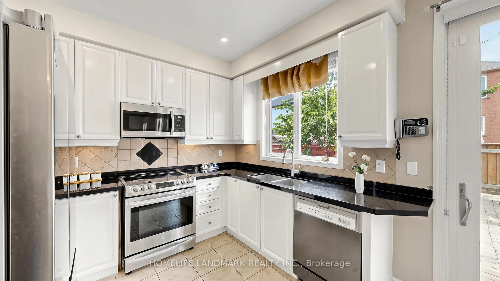 Photo 15 of 22 Canvas Road, Vaughan, Vellore Village — HOMEH