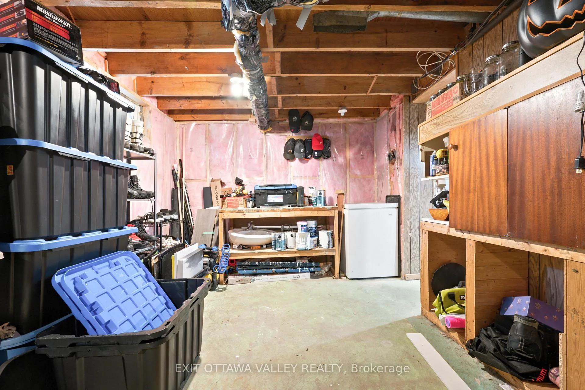 Photo 32 of 41 Huron Street, Deep River, Deep River — HOMEH