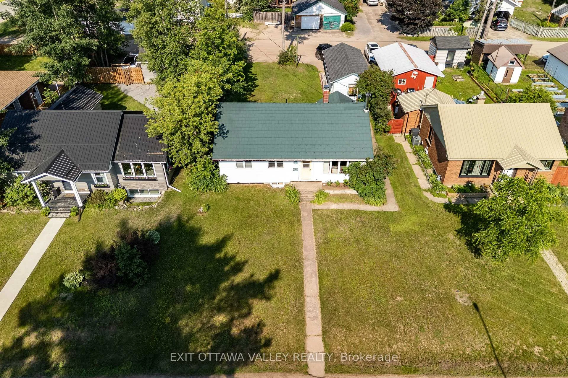 Photo 40 of 41 Huron Street, Deep River, Deep River — HOMEH