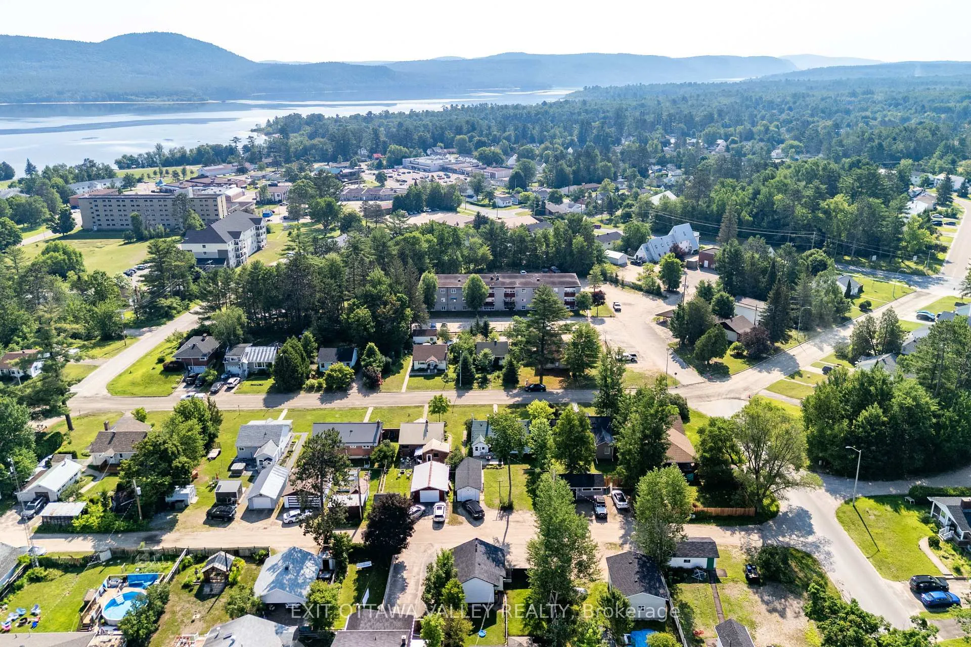 Photo 43 of 41 Huron Street, Deep River, Deep River — HOMEH