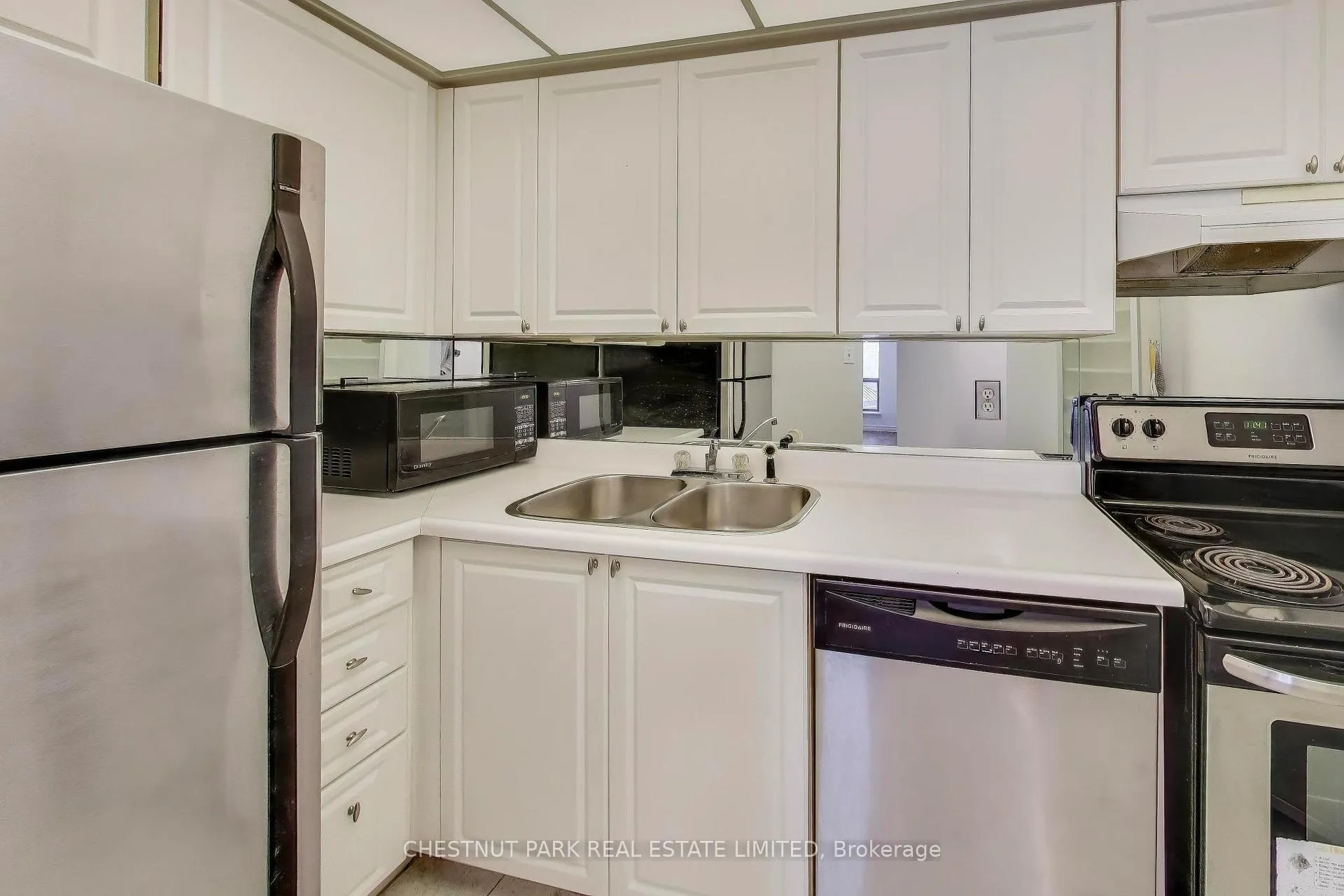 Photo 8 of Unit 506, 40 Scollard Street, Toronto, The Annex — HOMEH