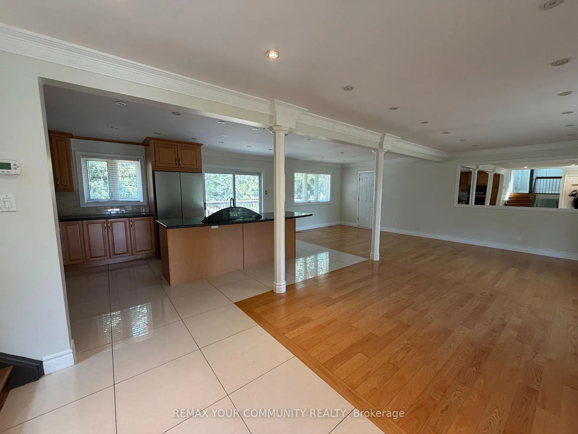 Photo 3 of 30 Forest Circle Court, Vaughan, East Woodbridge — HOMEH