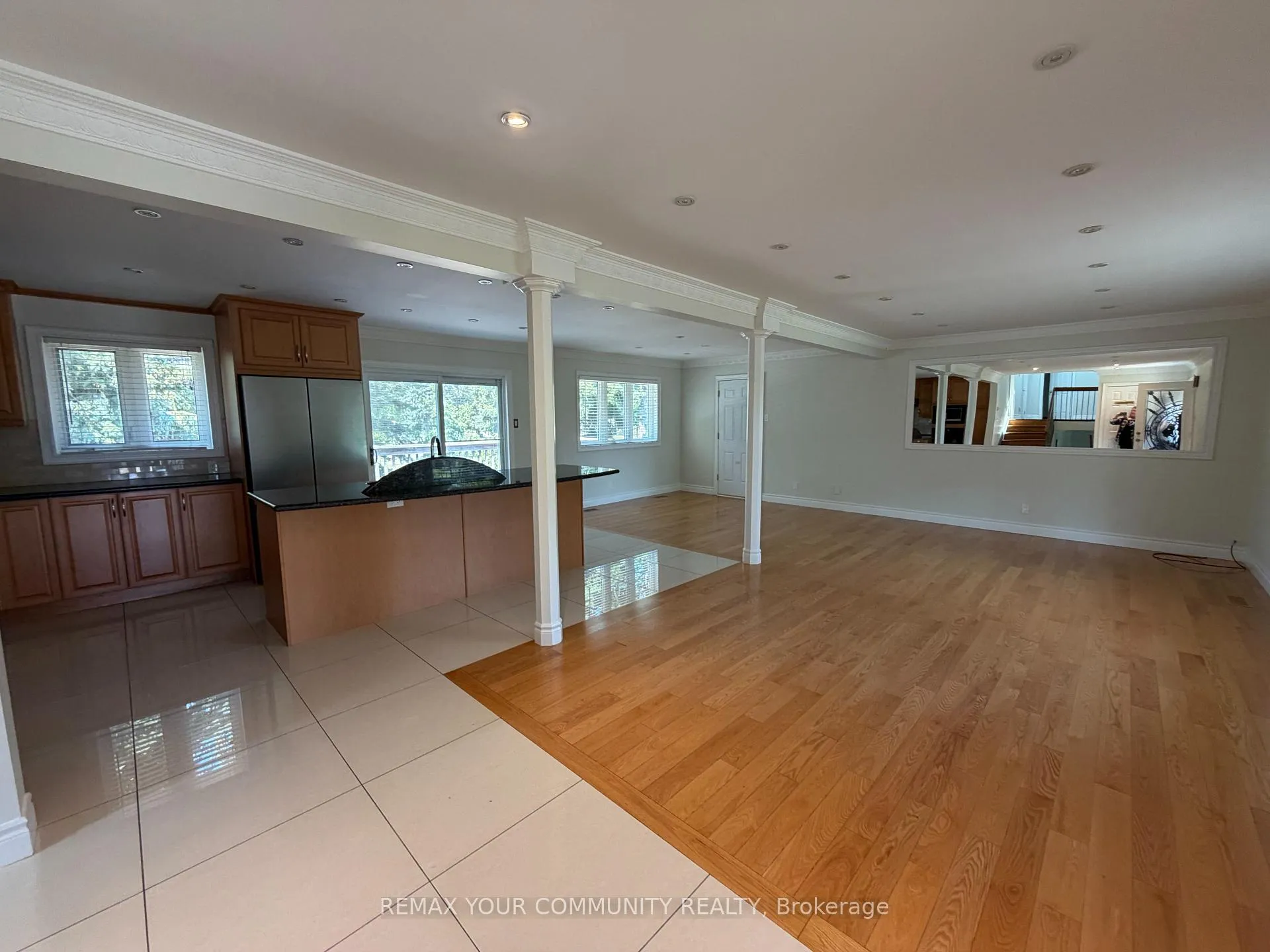 Photo 4 of 30 Forest Circle Court, Vaughan, East Woodbridge — HOMEH