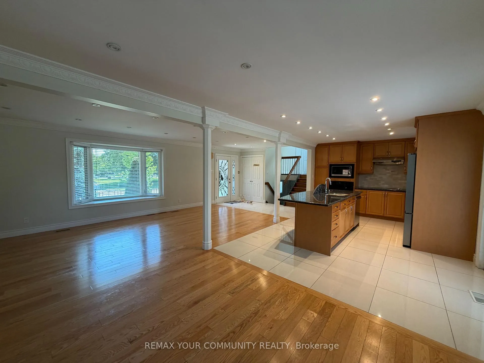 Photo 6 of 30 Forest Circle Court, Vaughan, East Woodbridge — HOMEH