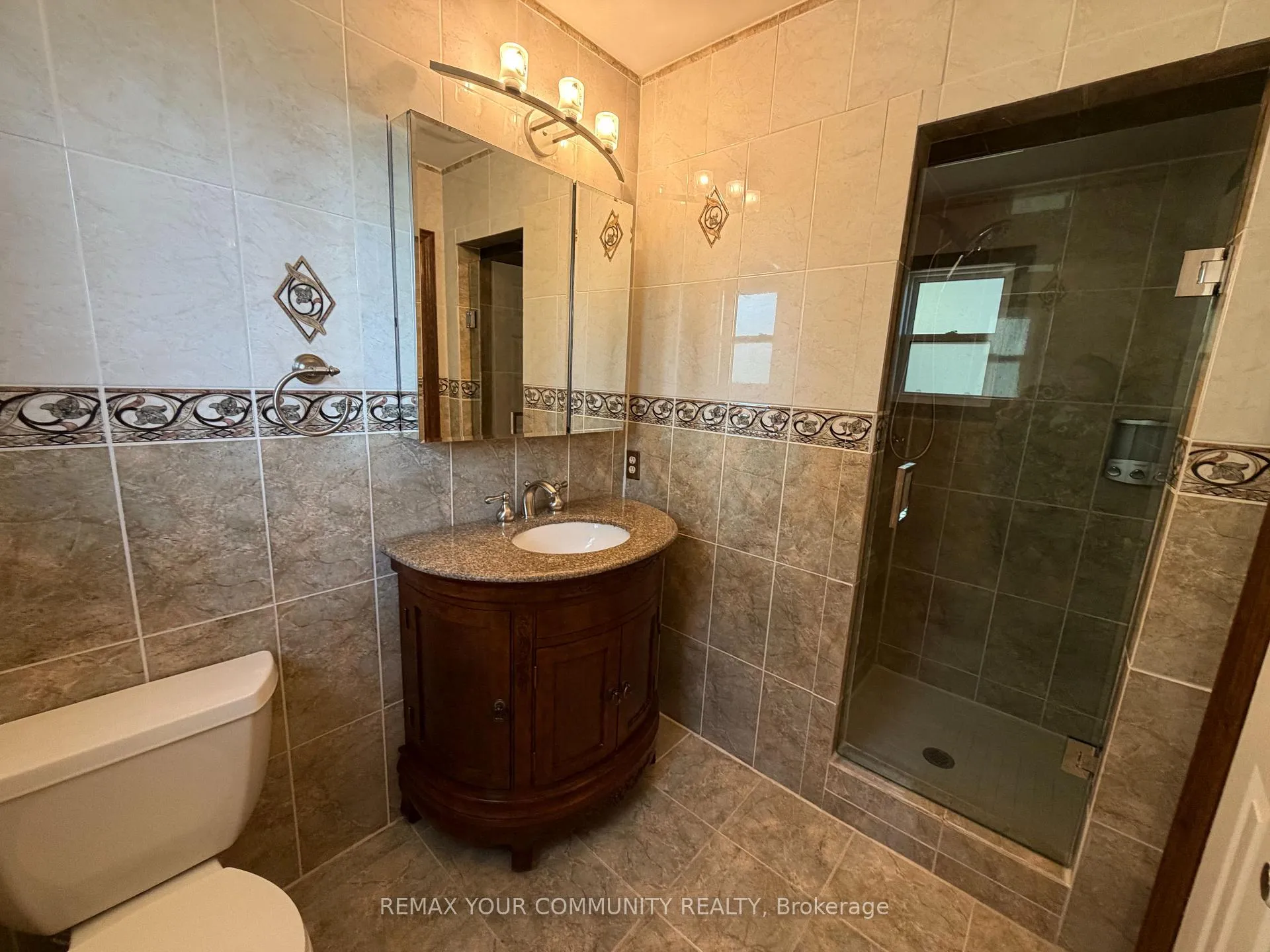 Photo 10 of 30 Forest Circle Court, Vaughan, East Woodbridge — HOMEH
