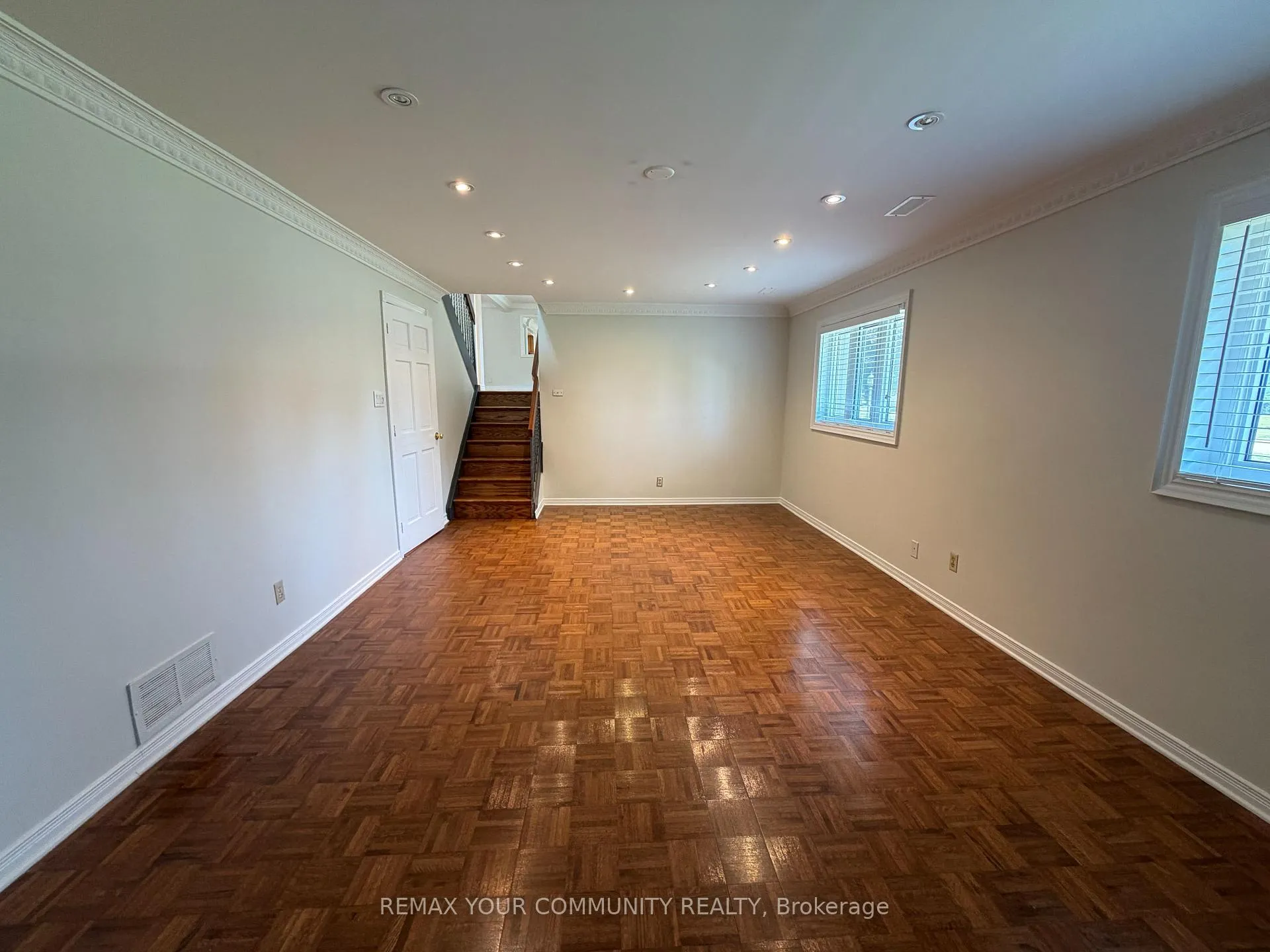 Photo 14 of 30 Forest Circle Court, Vaughan, East Woodbridge — HOMEH