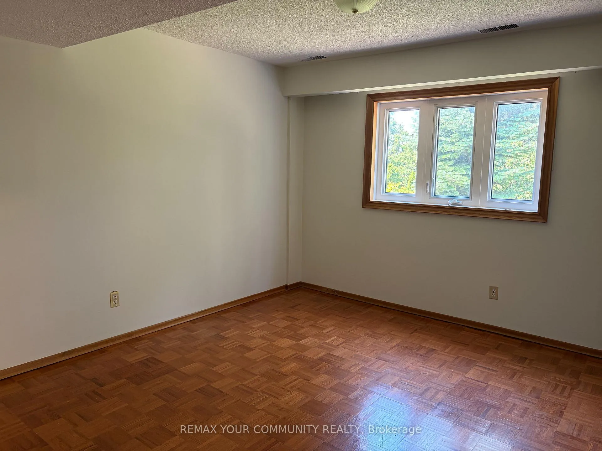Photo 15 of 30 Forest Circle Court, Vaughan, East Woodbridge — HOMEH