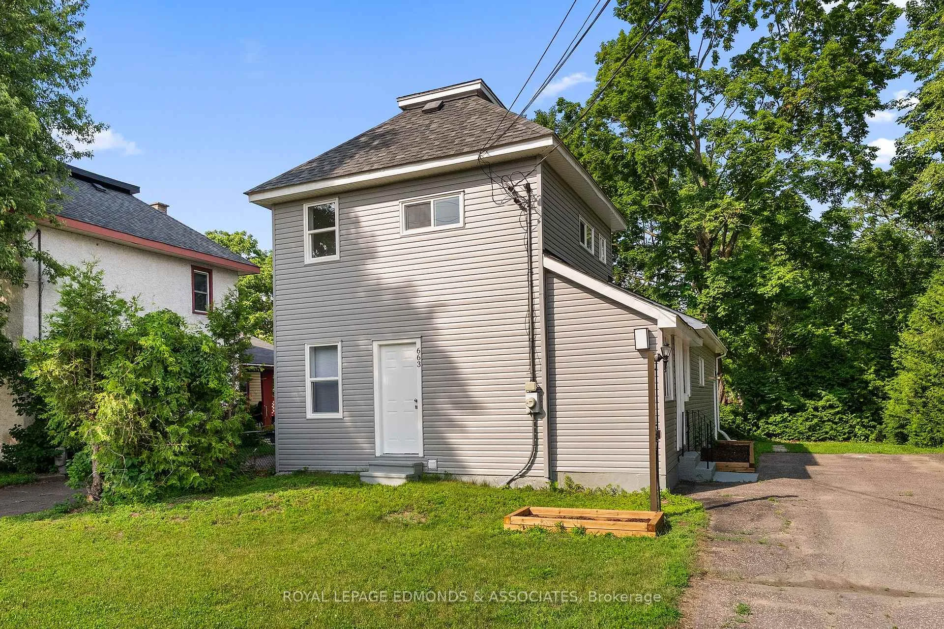 Photo 2 of 663 Fischer Street, Pembroke, Pembroke — HOMEH