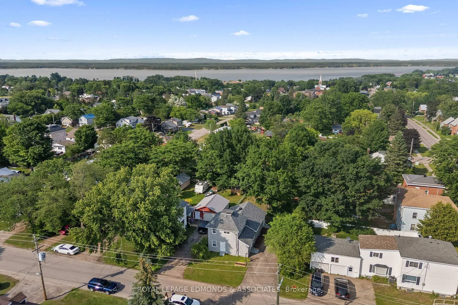 Photo 3 of 663 Fischer Street, Pembroke, Pembroke — HOMEH