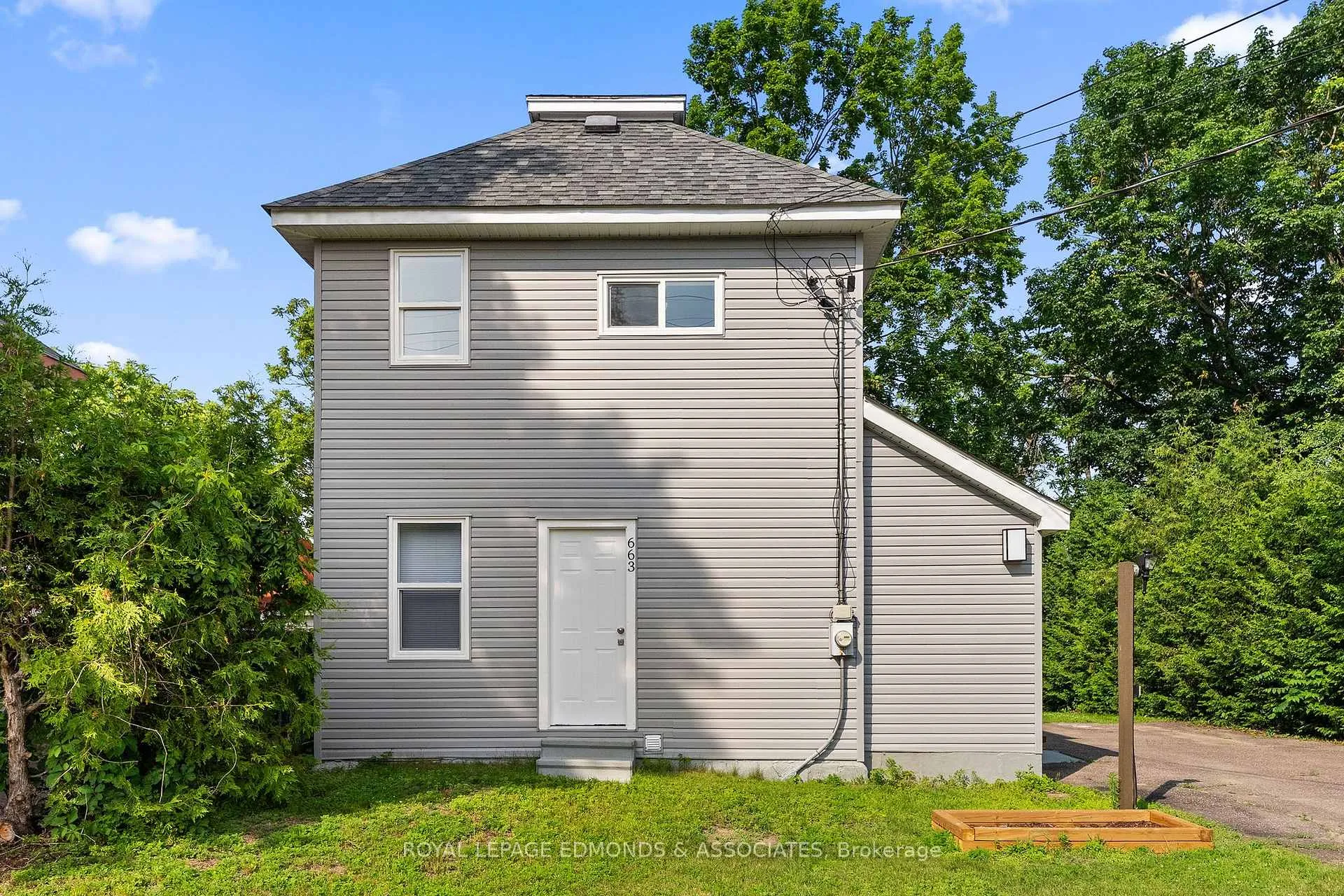 Photo 4 of 663 Fischer Street, Pembroke, Pembroke — HOMEH